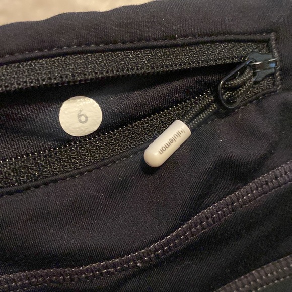 Lululemon black shorts size 6 - Picture 7 of 8